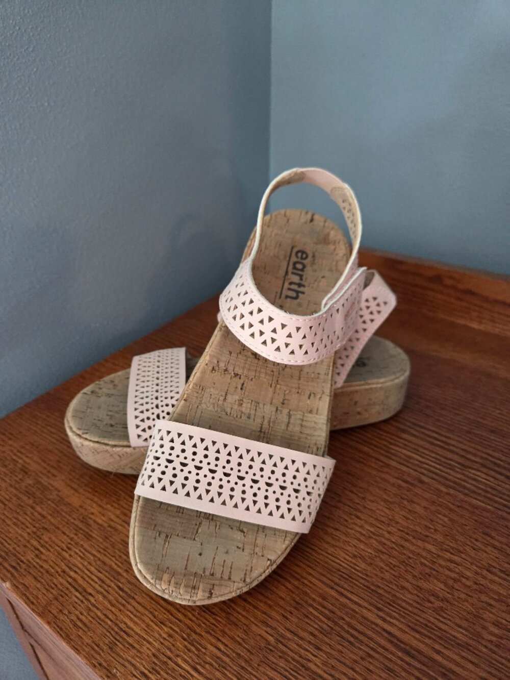 Earth Slata Pink Casual Cork Sandals size 7.5